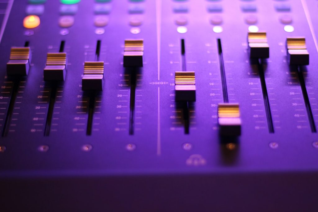 closeup-photo-of-audio-mixer-n4bdkiels78